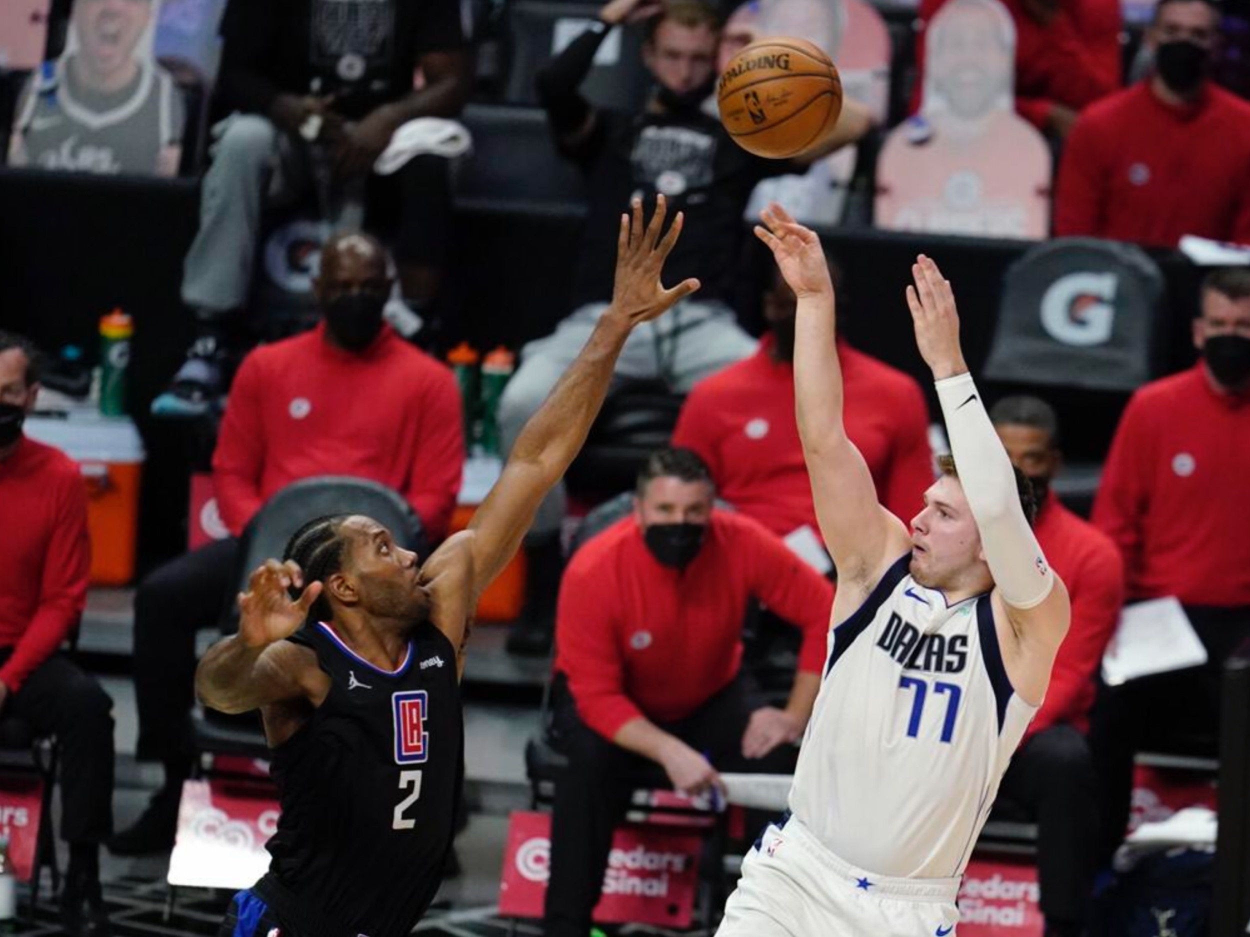 Dončić vodio Dalas do druge pobede nad Klipersima, Lejkersi napravili brejk u Finiksu (VIDEO)