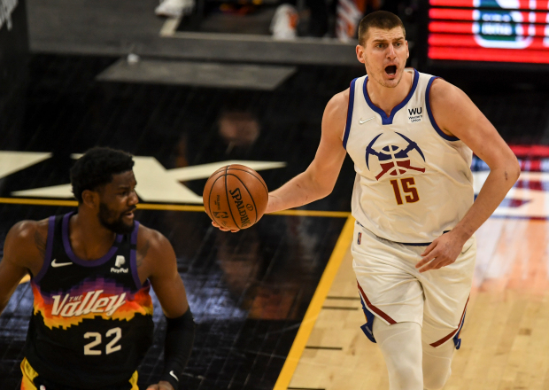 Jokić ostavljen sam na vetrometini, Finiks demolirao Denver (VIDEO)
